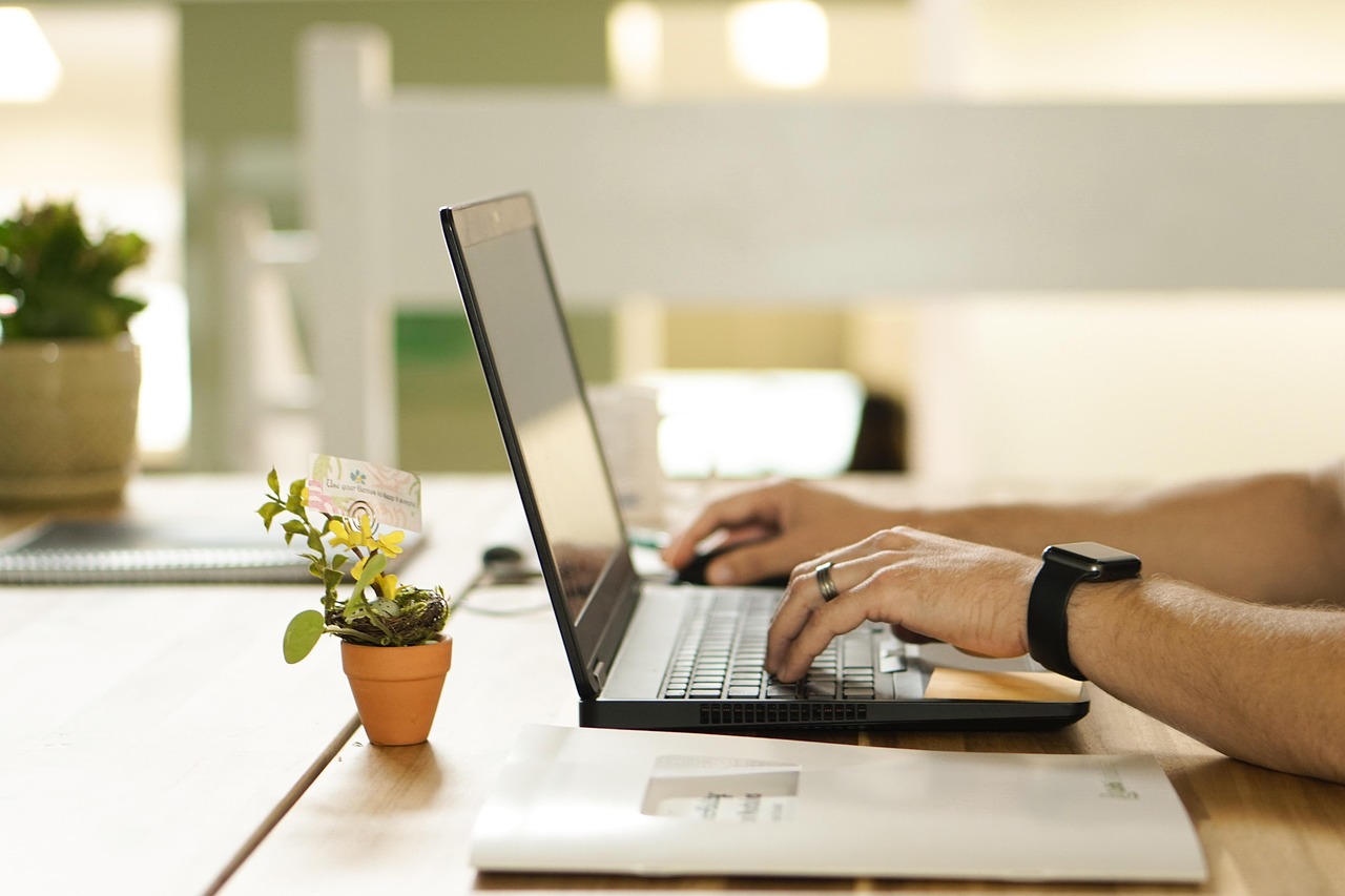 Online, connection, nature — Digital Marketing Through Mobile Marketing Technique