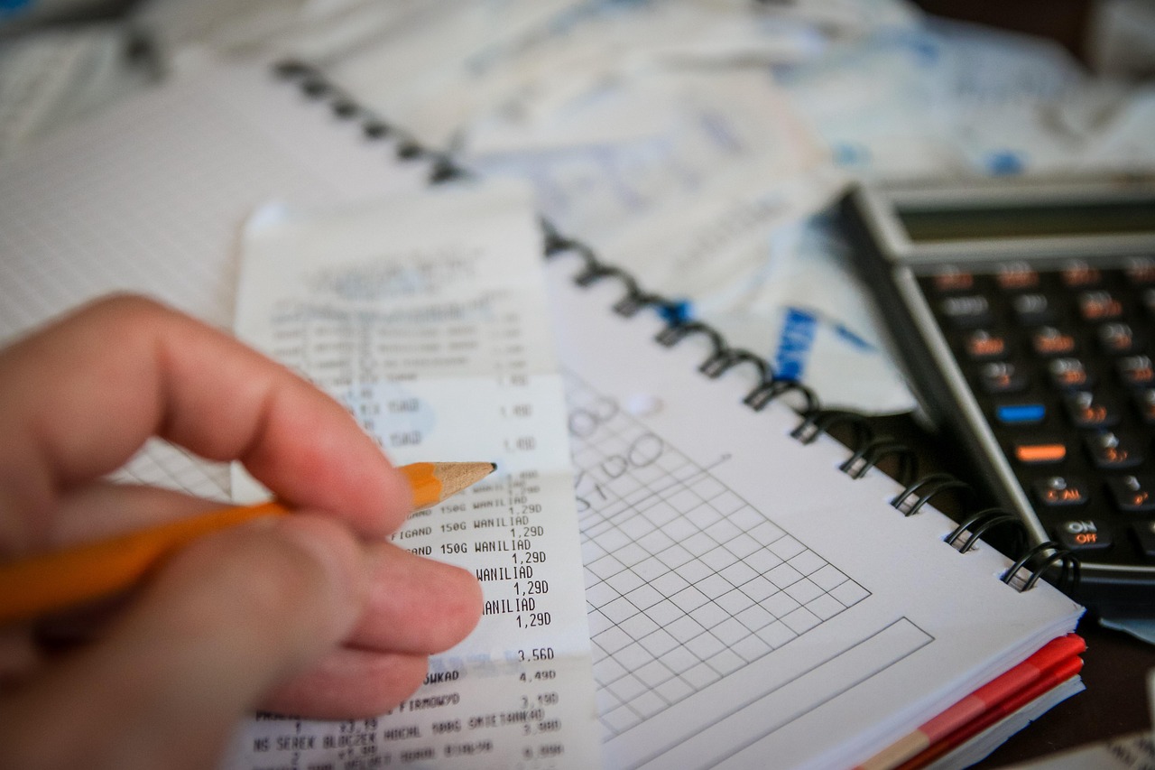 Money, bills, calculator — How To Take Great Photos With The Elderly People