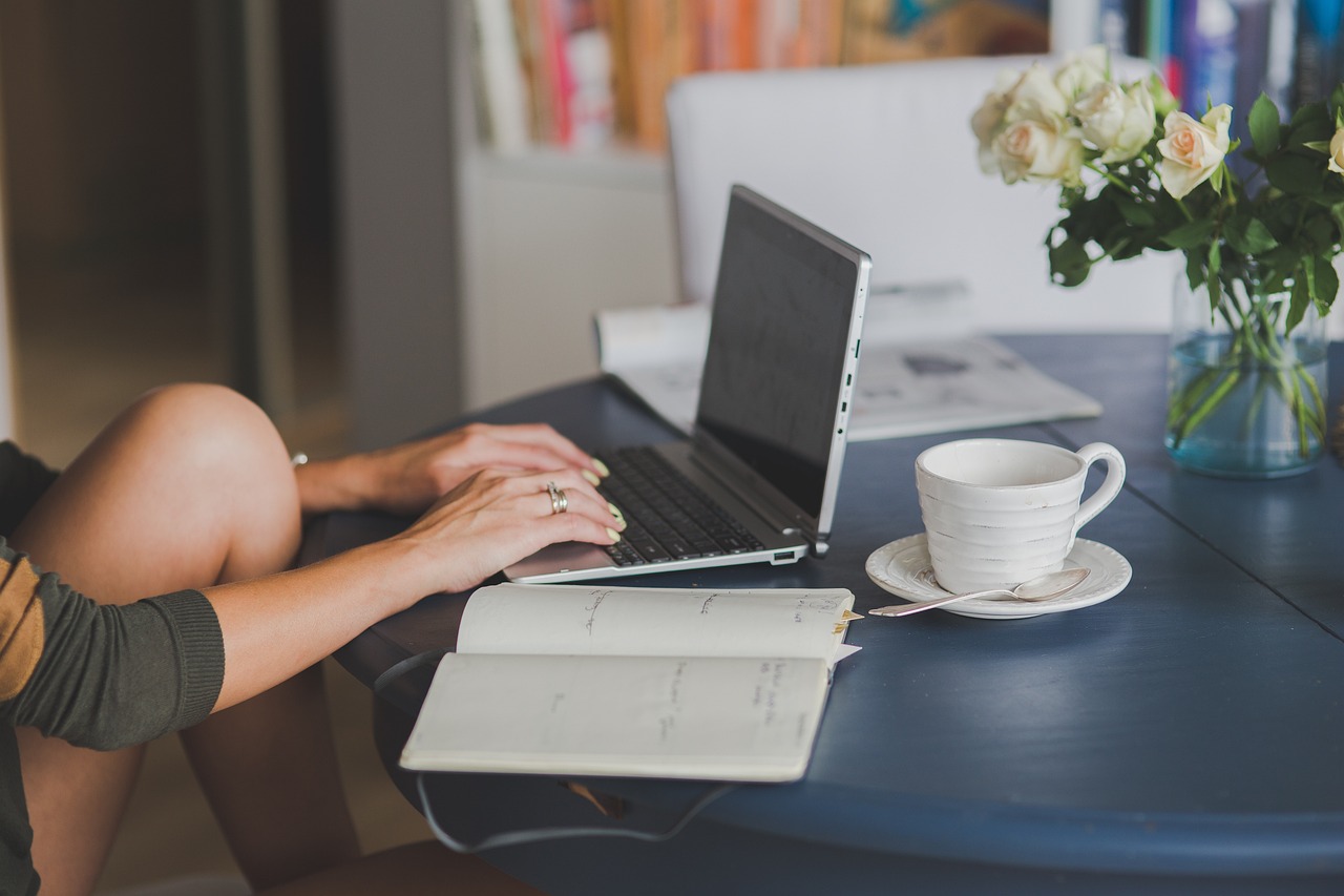 Laptop, workstaion, office — IPTV France: Access Your Favorite Channels Wherever You Are