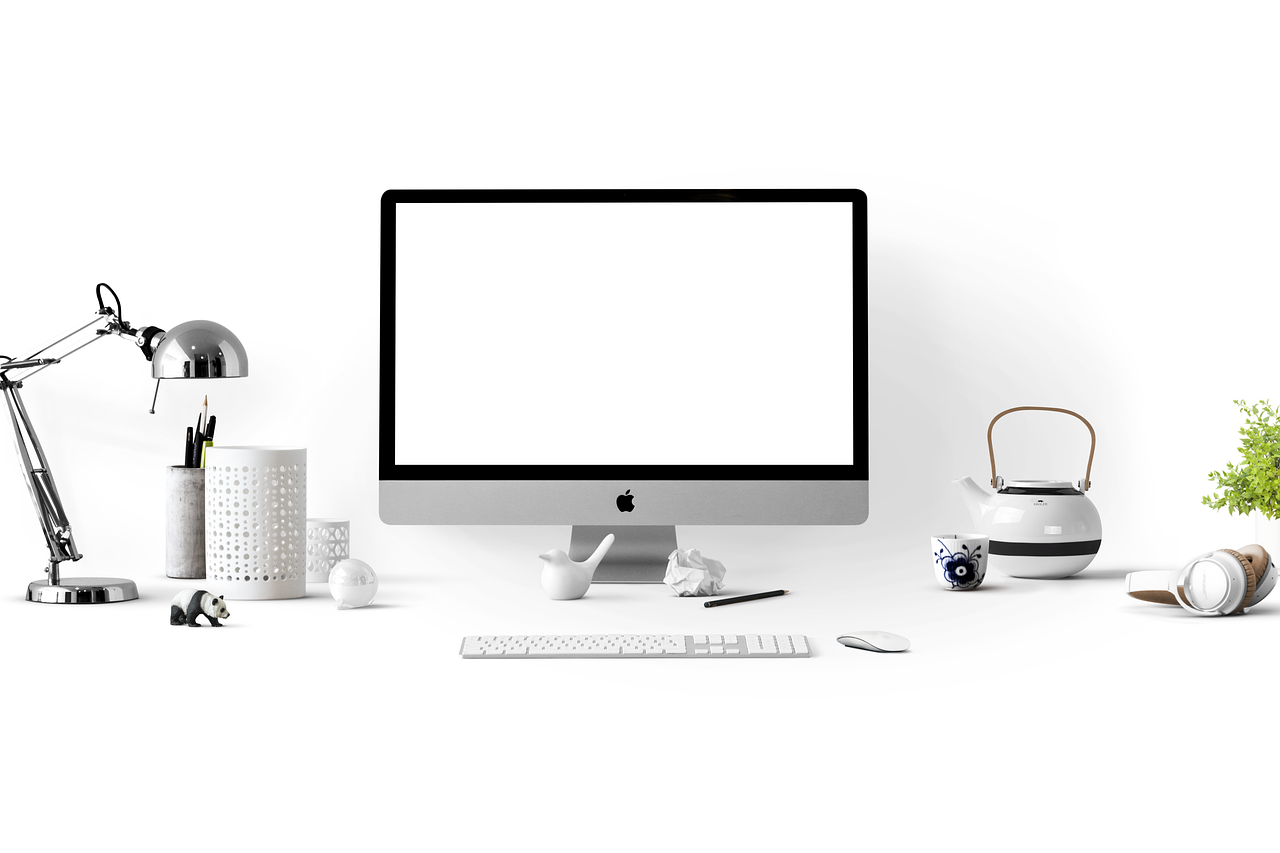 Apple, computer, desk — Reliable SERP Tracking