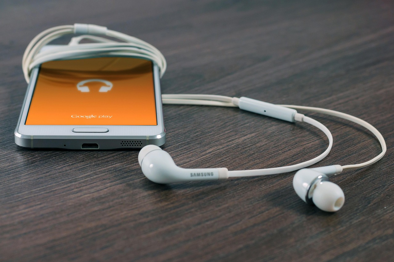 Mobile, phone, samsung — Shopify Vs Wix - Which is the Best eCommerce Website Builder?