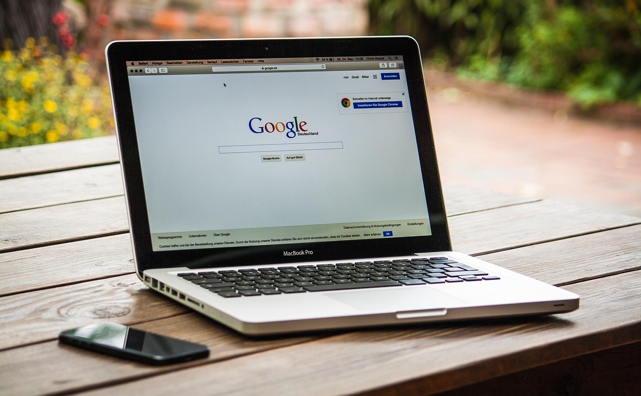 Macbook, laptop, google — Top 5 El Capitan YouTube downloader apps