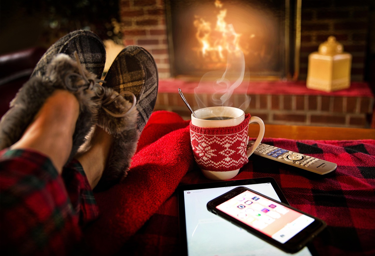 Christmas wallpaper, relaxing, lounging — Varicose veins crowdfunding